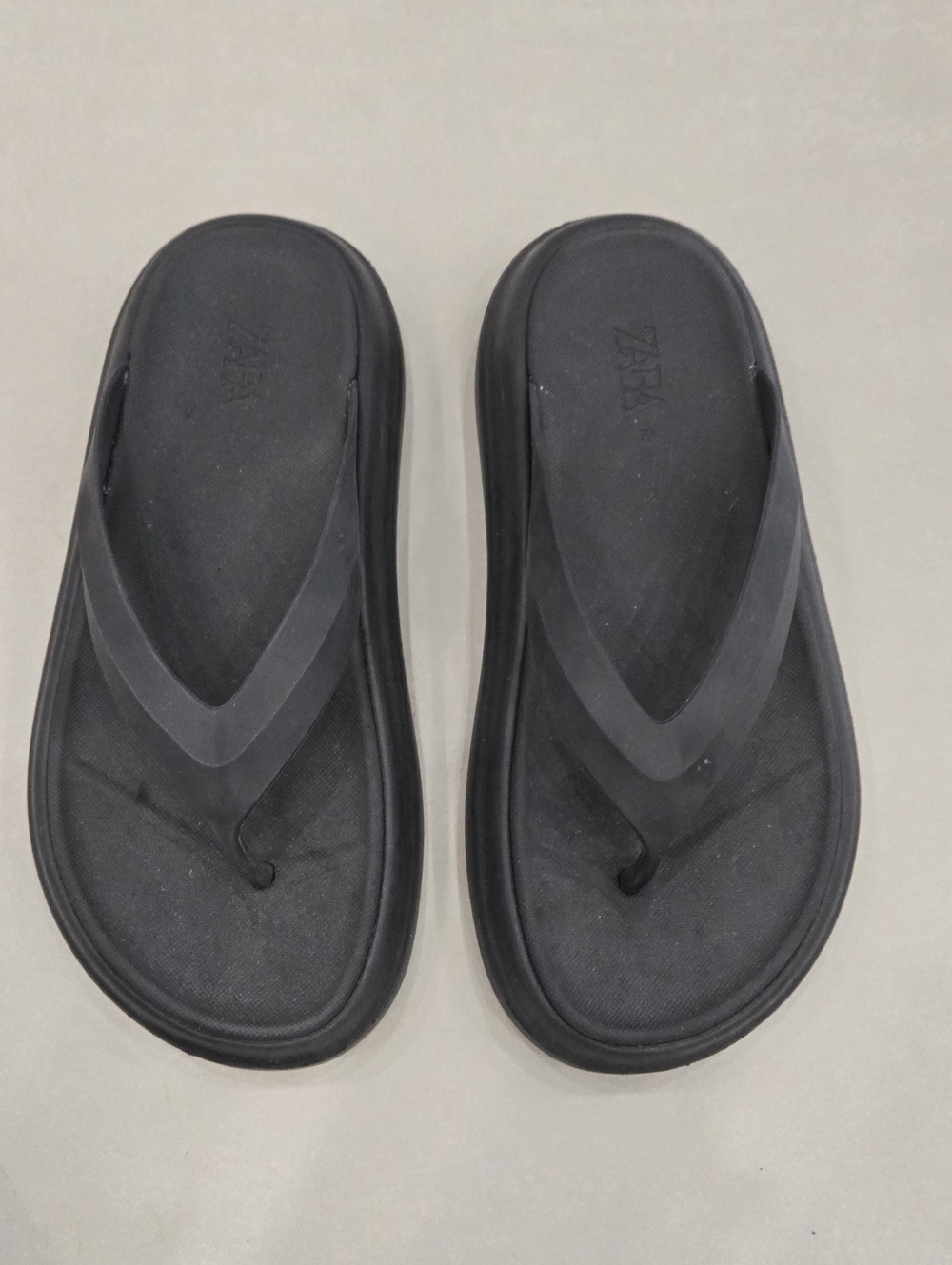 Zara Platform Thong Sandals / Pool Slides in Matte Black Rubber Size 37